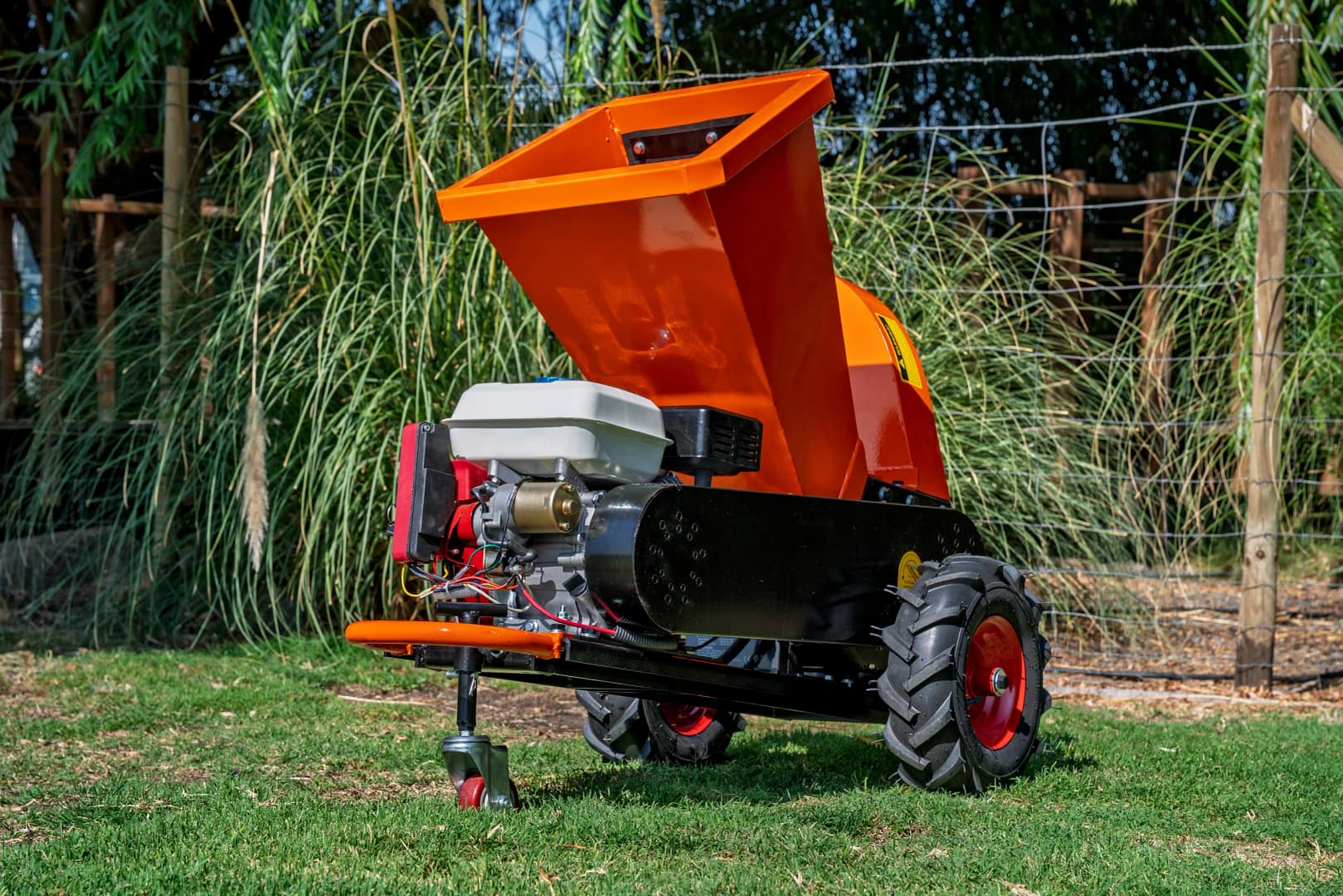 Chipeadora Profesional Adler 7 HP Bencina 2 Chipeadora Profesional Adler 7 HP Bencina - Imagen 2
